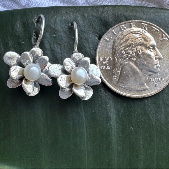 Silpada sterling  Silver 925   Flower Earrings with Pearl - Picture 4 of 4